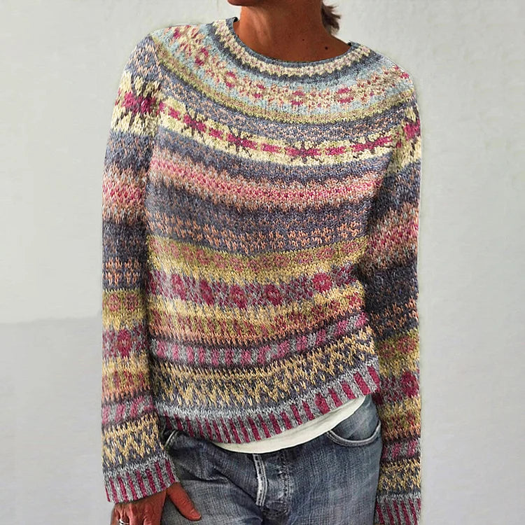 Zira - a sweater that effortlessly combines vintage charm with modern comfort